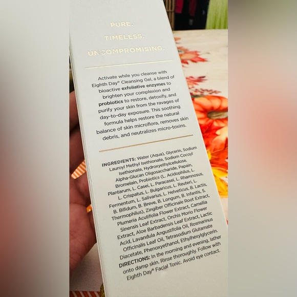 Eight Day Skincare Anti-Aging Cleansing Gel 1.7 oz. Brand New in Box - Picture 2 of 6